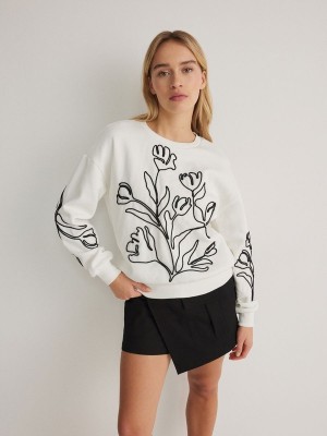 Cream Reserved Sweatdecorative Appliqué Women's Sweatshirts | KMEI-26574