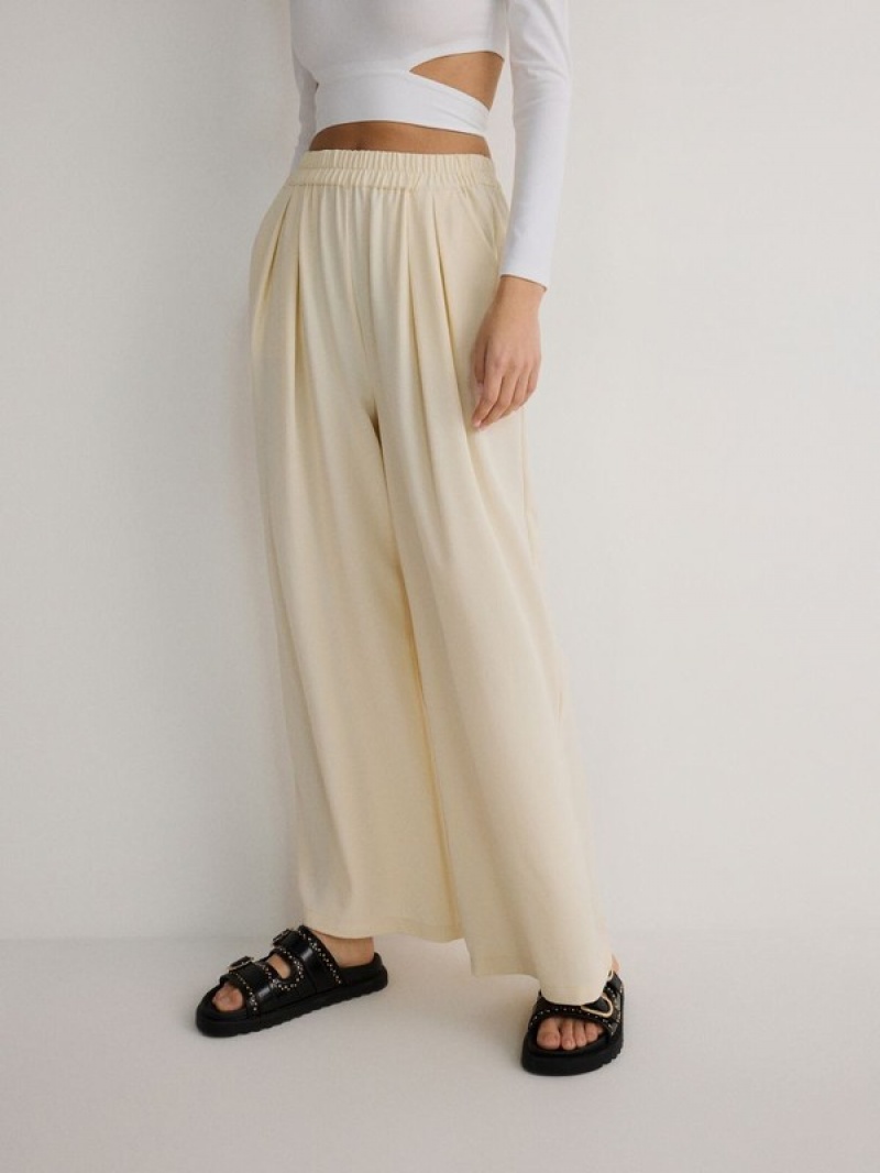 Cream Reserved Wide Leg Women's Trousers | GBSJ-13790